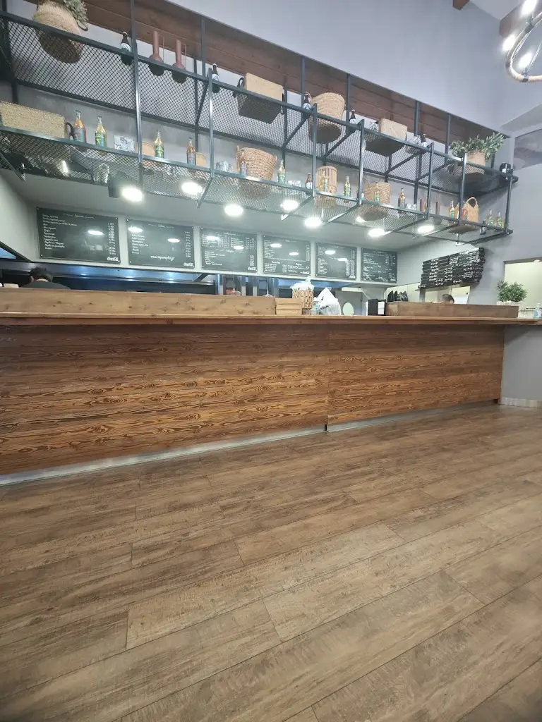 Μάνος Παλλης_Μπάμπης Σουβλάκι Λυκοβρυση_Lykóvrysi_recensione