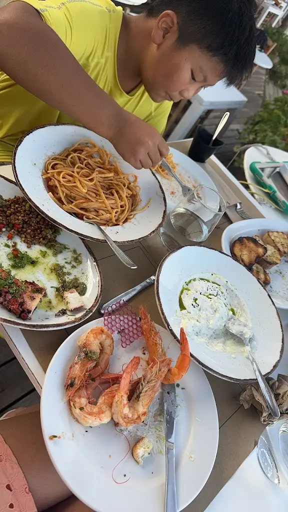 Laura Wang_Apoplous Sxinias_Marathónas_review