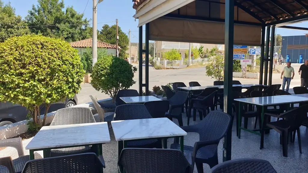 At the edge of Marathon Restaurant in Marathónas