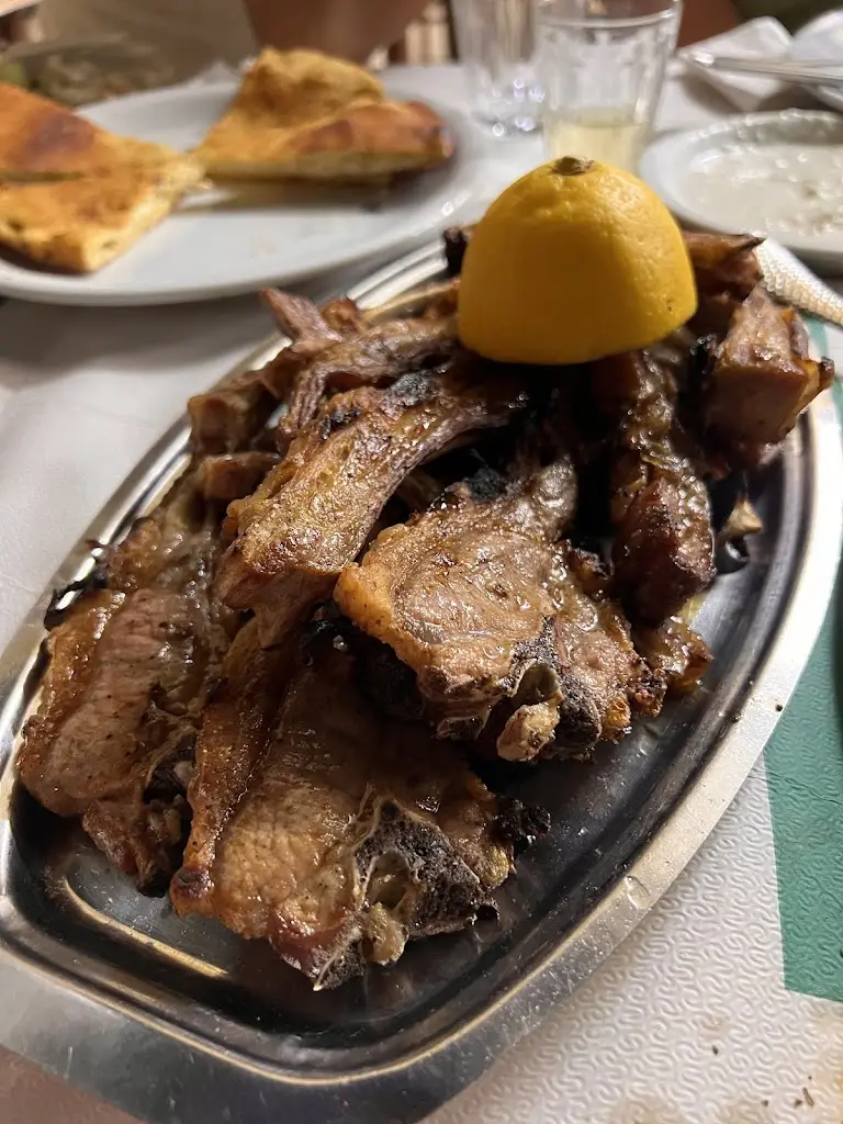 Antonis Kontidis_Βελατούρης Ταβέρνα_Mándra_review