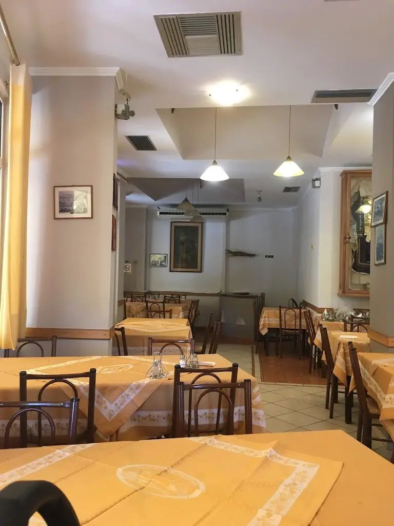 Βελατούρης Ταβέρνα_Mándra_slider_image_1