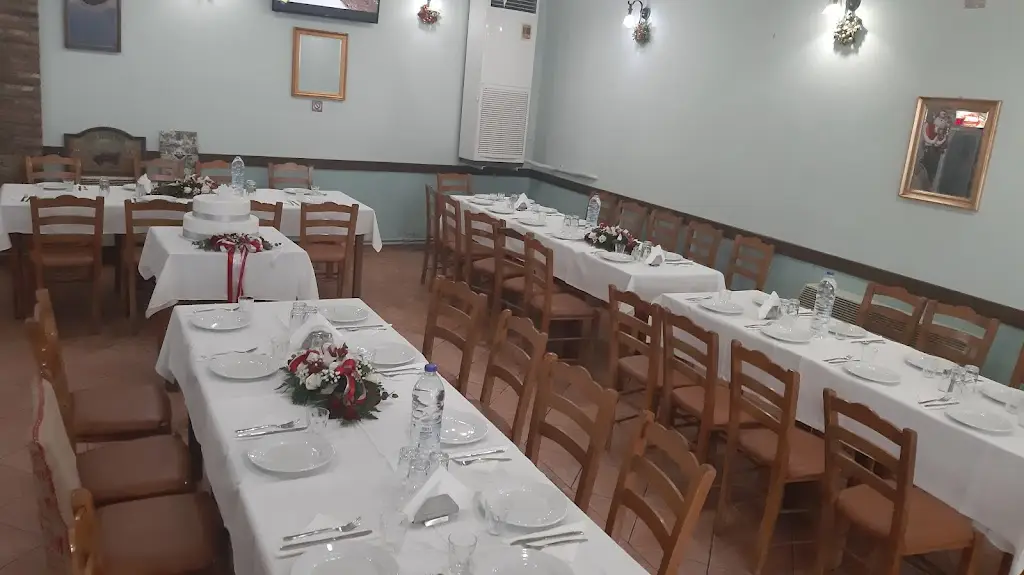 Ταβερνα-Κρεοπωλειο Μαρουγκας_Mándra_slider_image_1