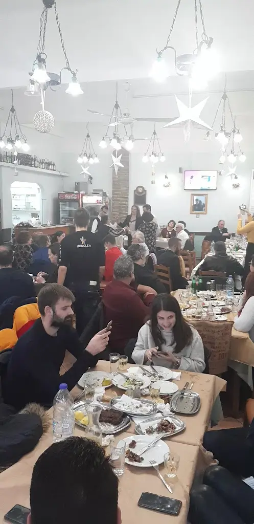 Ταβερνα-Κρεοπωλειο Μαρουγκας_Mándra_slider_image_2