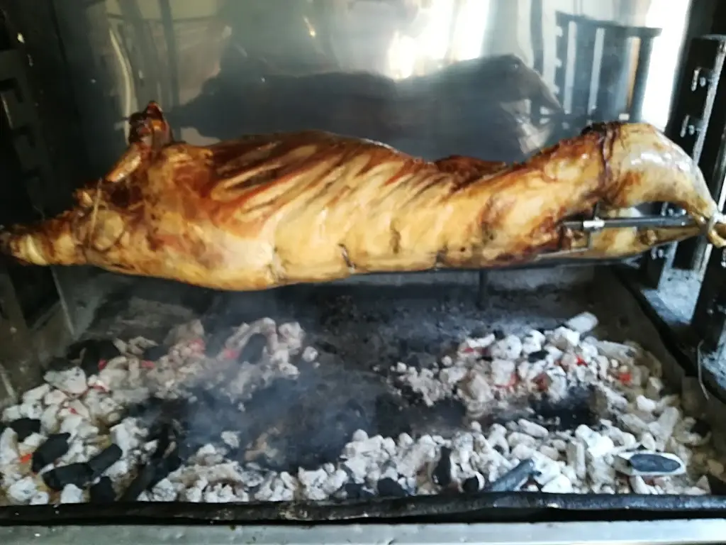 Ταβερνα-Κρεοπωλειο Μαρουγκας_Mándra_slider_image_3