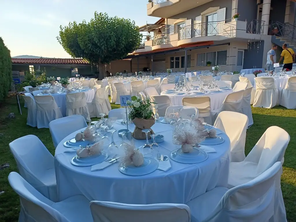 Γεύση & ιδέα catering restaurant in Mándra