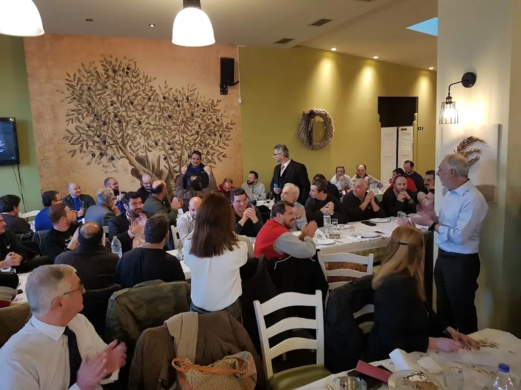 Oliver Bailey_Elia taverna_Mándra_Bewertung