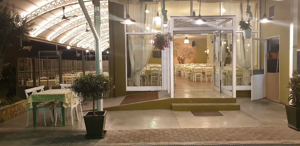 Elia taverna_Mándra_slider_image_1