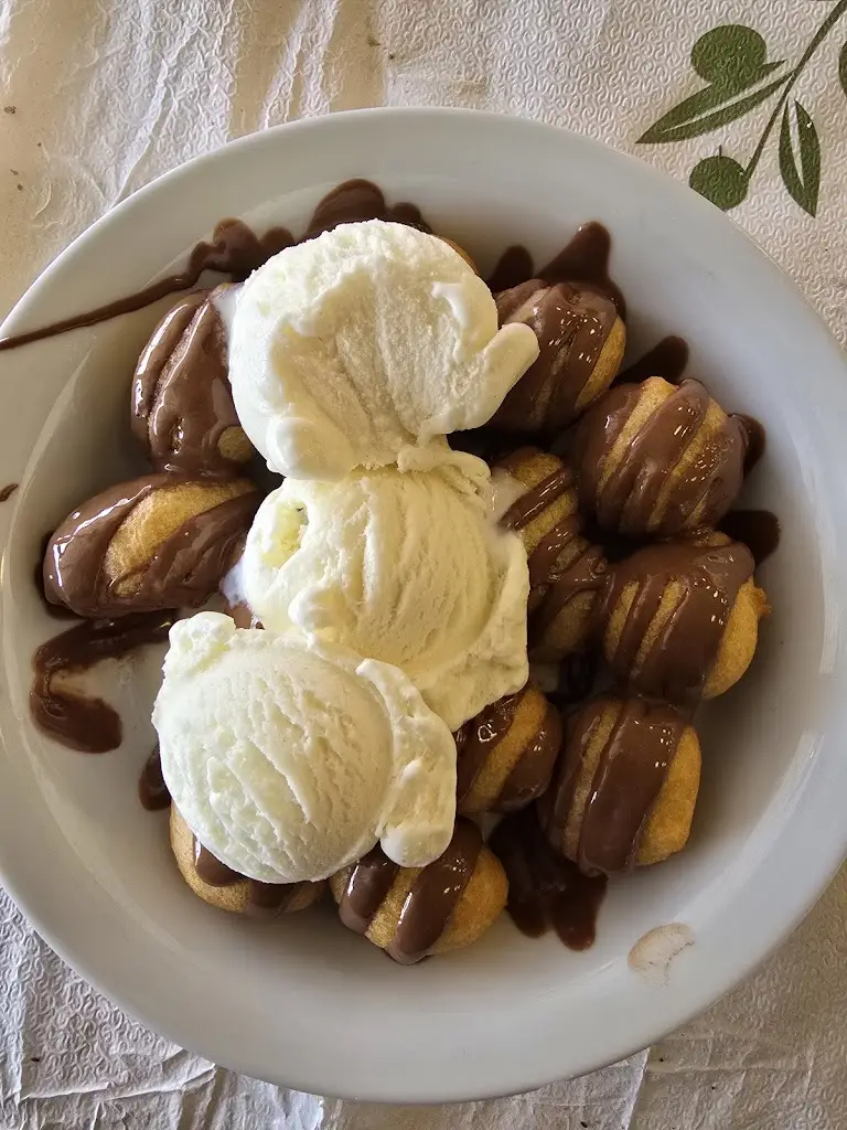 Elia taverna_Mándra_slider_image_3