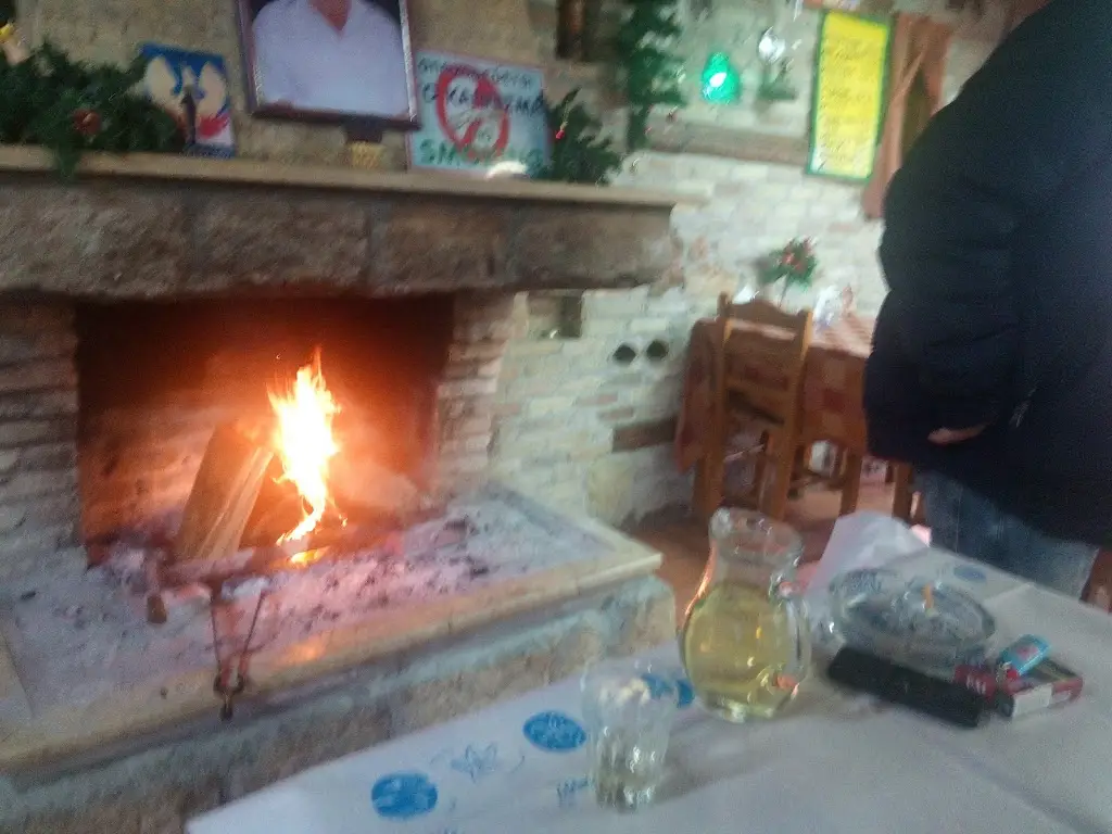 Konstantinos Kyriazis_Tavern of Merakli_Mándra_recensione