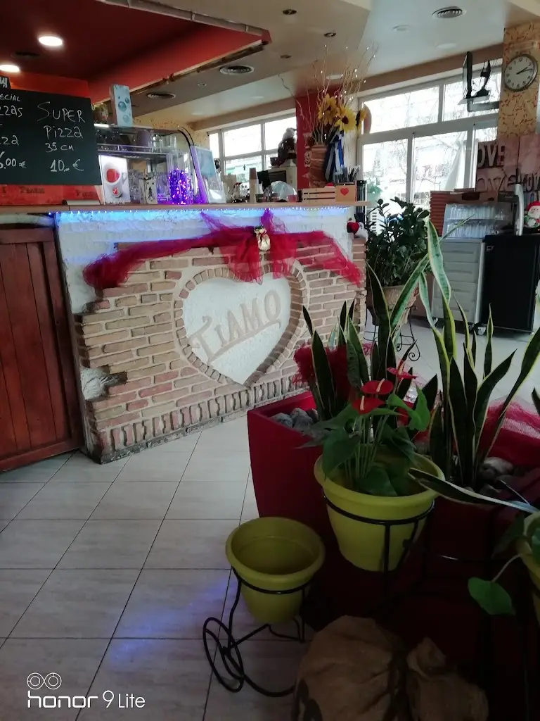 Pizza TiAmo_Agios Ioannis Rentis_slider_image_1