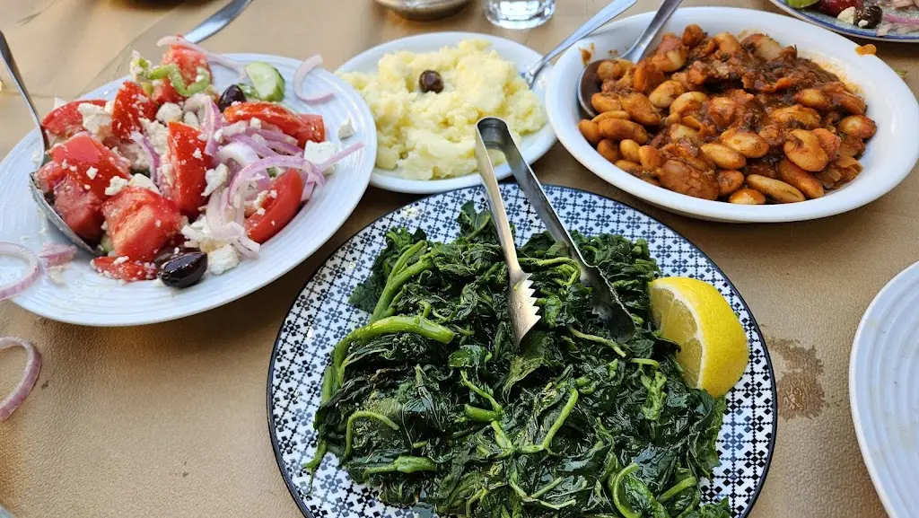 Ταβέρνα-Εστιατόριο Βαρούσι_Maroúsi_slider_image_3