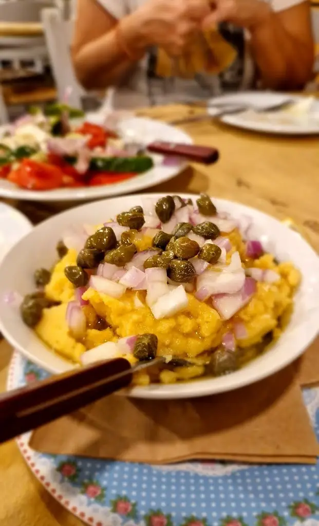 Beautiful Mulberries_Maroúsi_slider_image_2