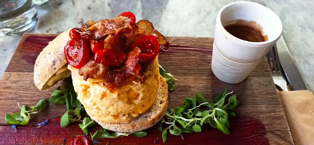 Trochalia_Maroúsi_slider_image_3