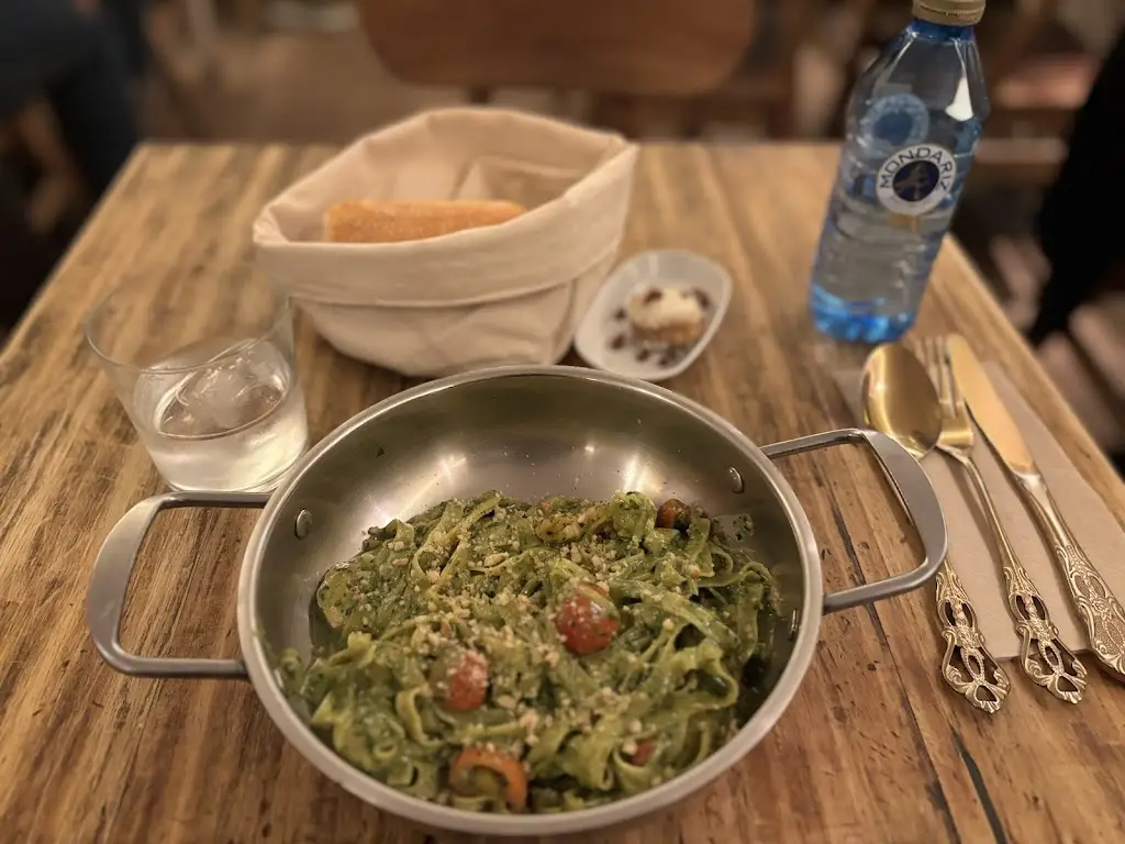 Peri Venetis_To Fanári_Markópoulo Oropoú_review