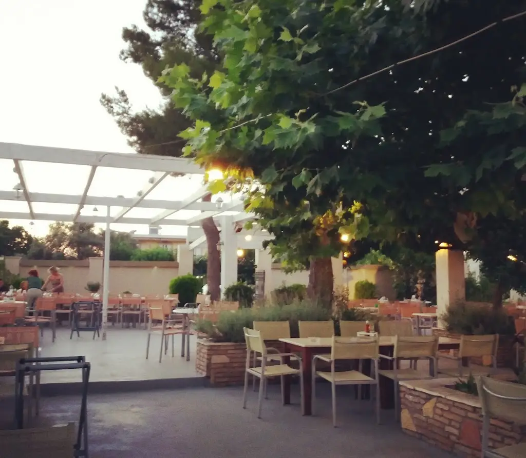 Alōni Restaurant in Markópoulo Oropoú