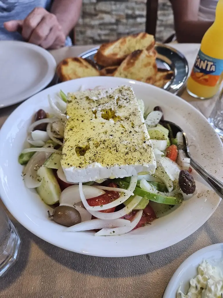 Taverna Katerina_Markópoulo Oropoú_slider_image_3