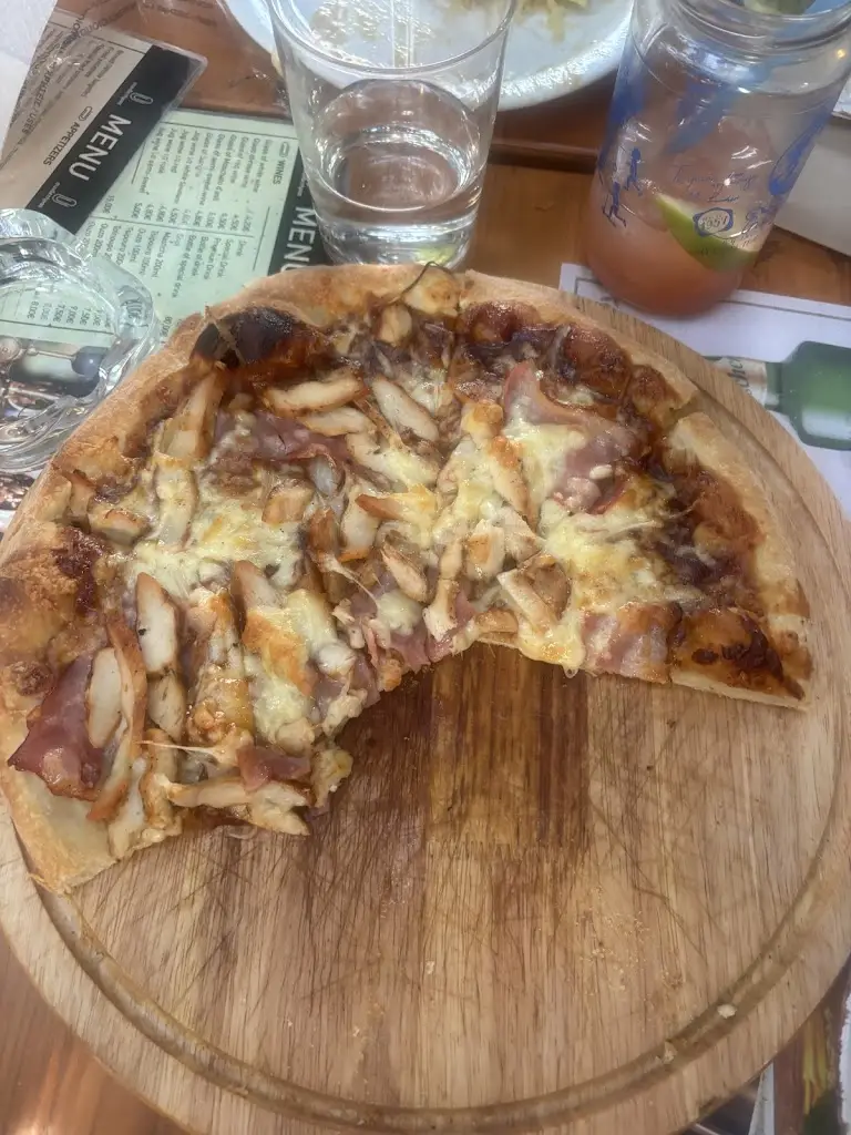 Carter Russell_Sindetiras_Markópoulo_review