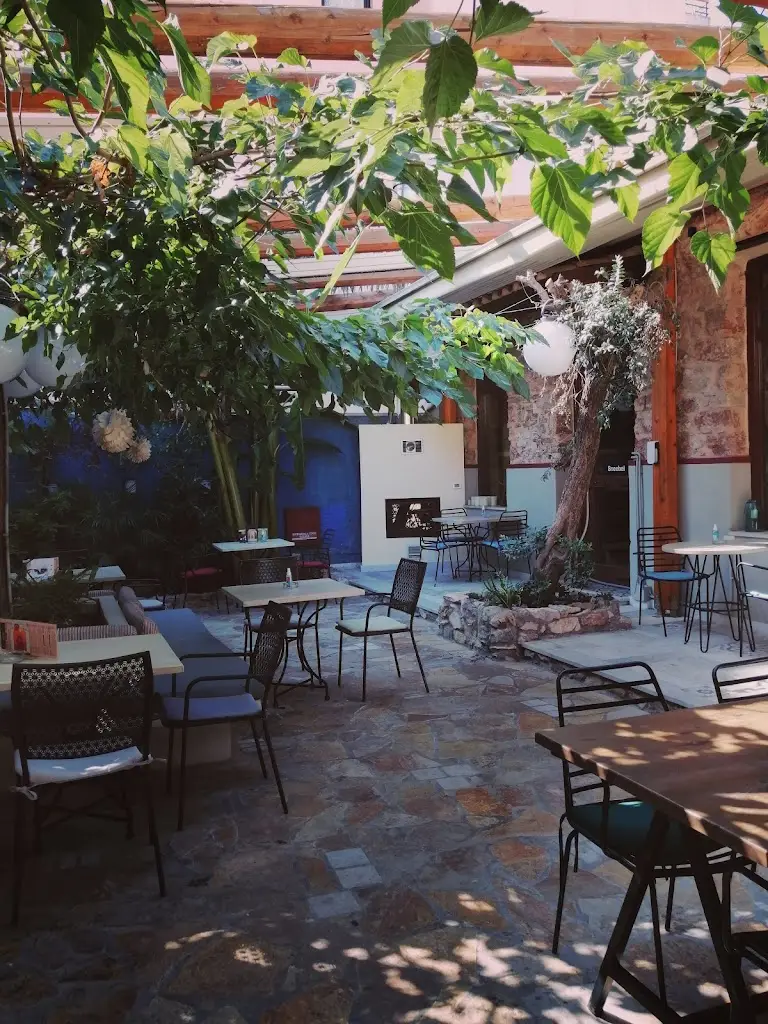 Sindetiras Restaurant in Markópoulo