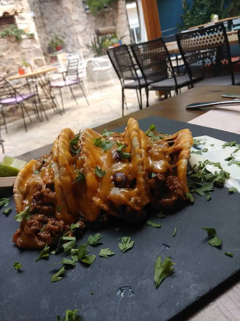 Sindetiras_Markópoulo_slider_image_3