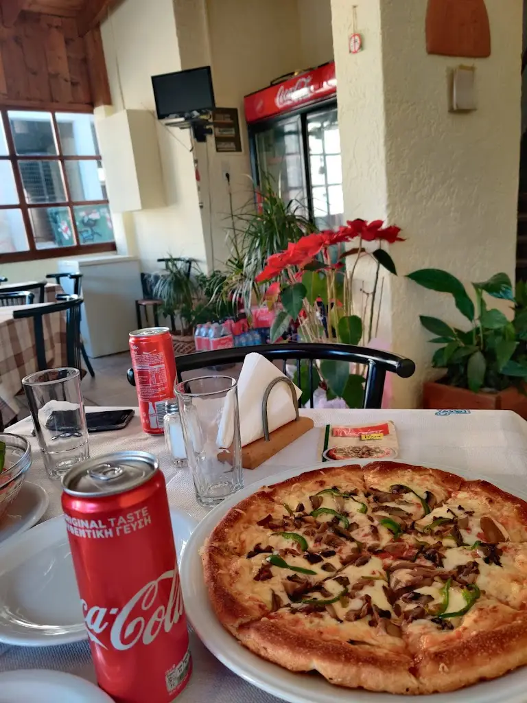 Πίτσα Νατάσα_Markópoulo_slider_image_2