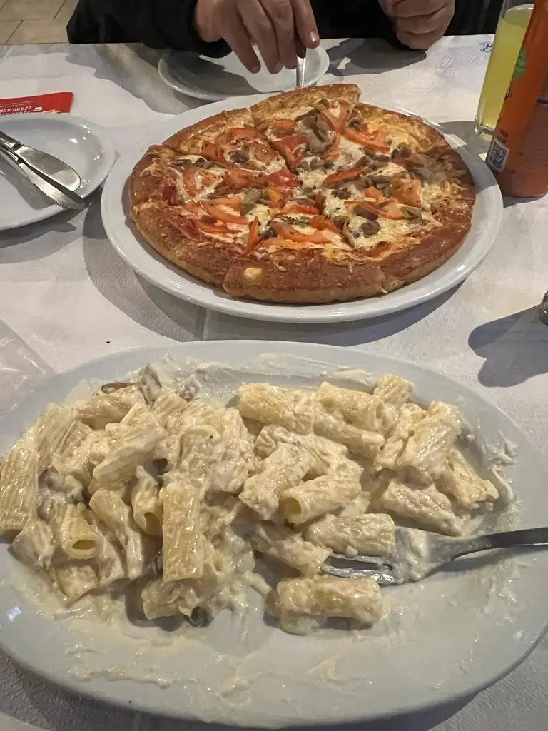 Πίτσα Νατάσα_Markópoulo_slider_image_3