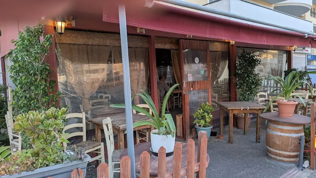 12/12_Markópoulo_slider_image_1