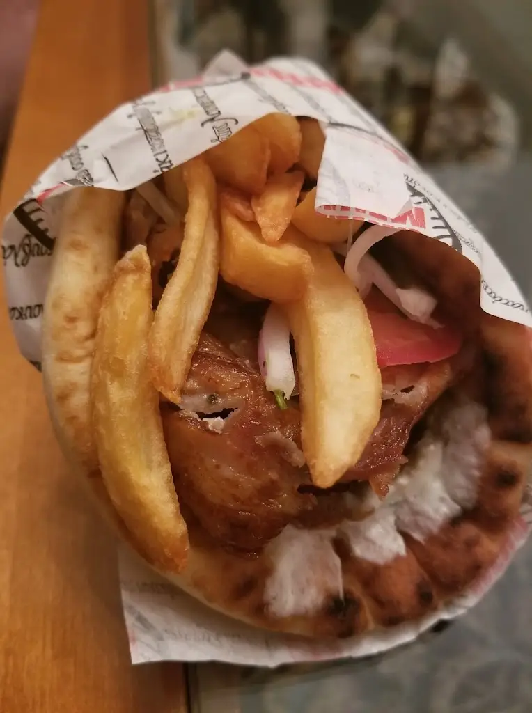 Vaughn and Amycar_Γύρο Γύρω_Markópoulo_Bewertung