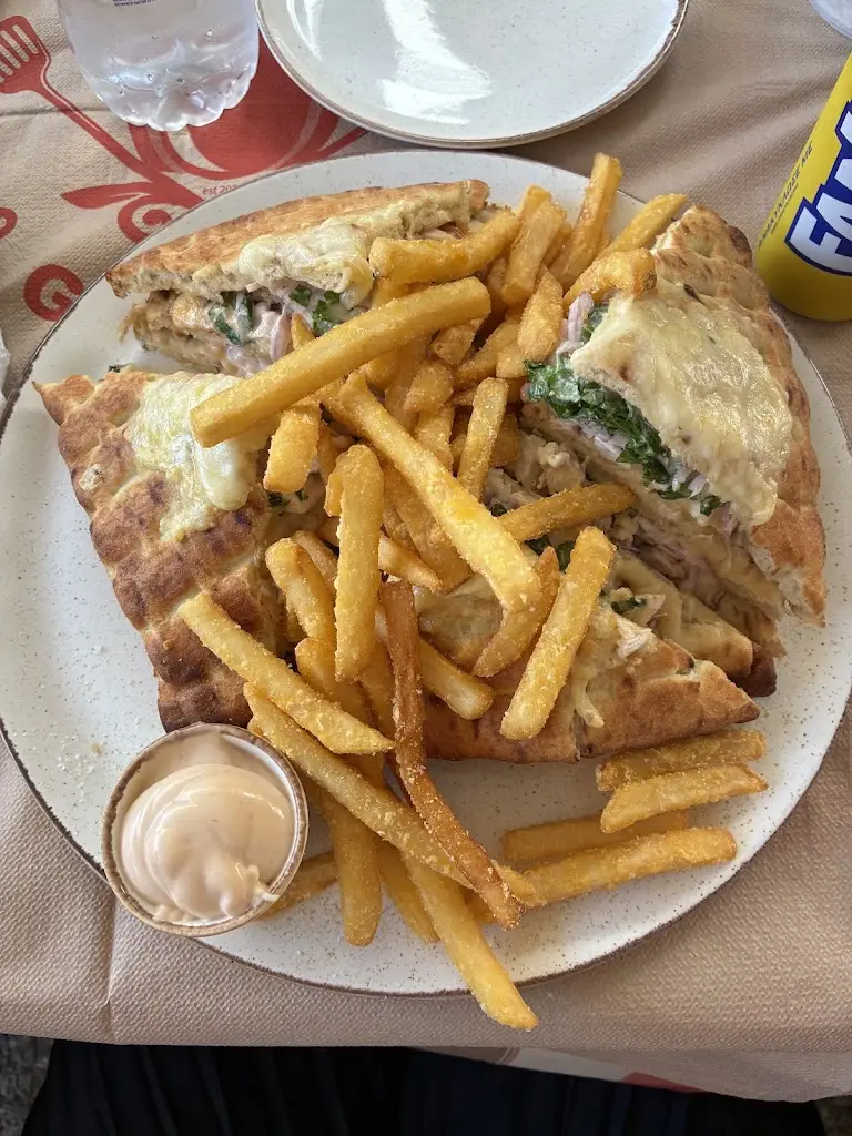 Jacqueline Garza_Κοκκινη Πιπερια_Markópoulo_Bewertung