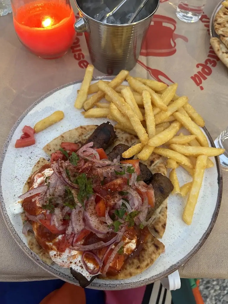 Lebriz Erdemir_Κοκκινη Πιπερια_Markópoulo_Bewertung