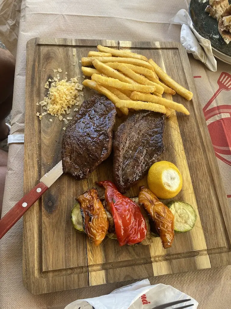 Κοκκινη Πιπερια_Markópoulo_slider_image_3