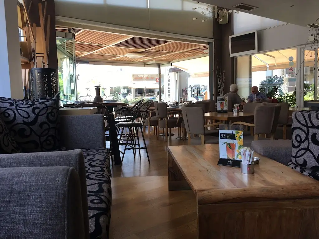 Centro di Cafe - Panino Restaurant in Markópoulo