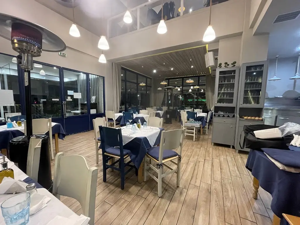 Good fish restaurant Porphyra Restaurant in Melíssia