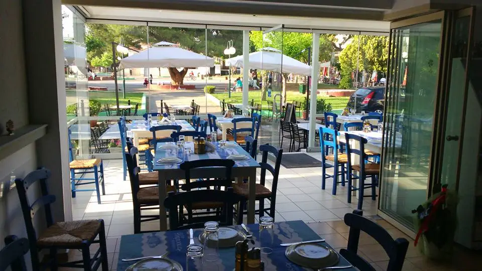 Τα Ψαράκια_Melíssia_slider_image_1