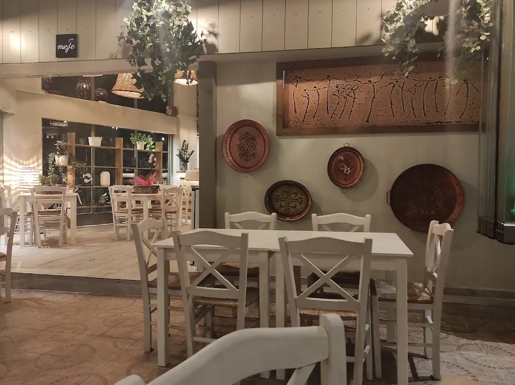 Gia Meze Nea Erytraia Restaurant in Néa Erythraía