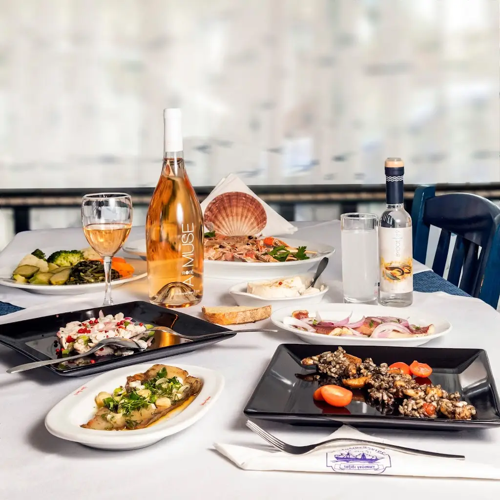 R / C Travelling north_Néa Erythraía_slider_image_3