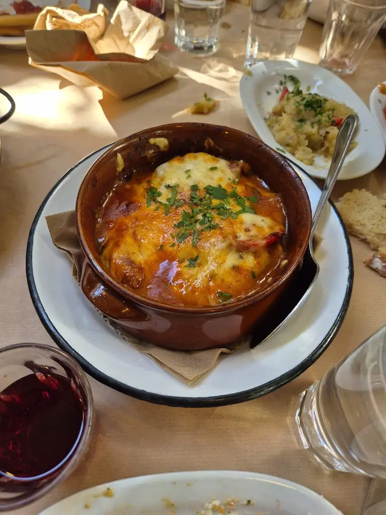 Micael Ebbmar_GAKIAS Tavern_Néa Erythraía_review