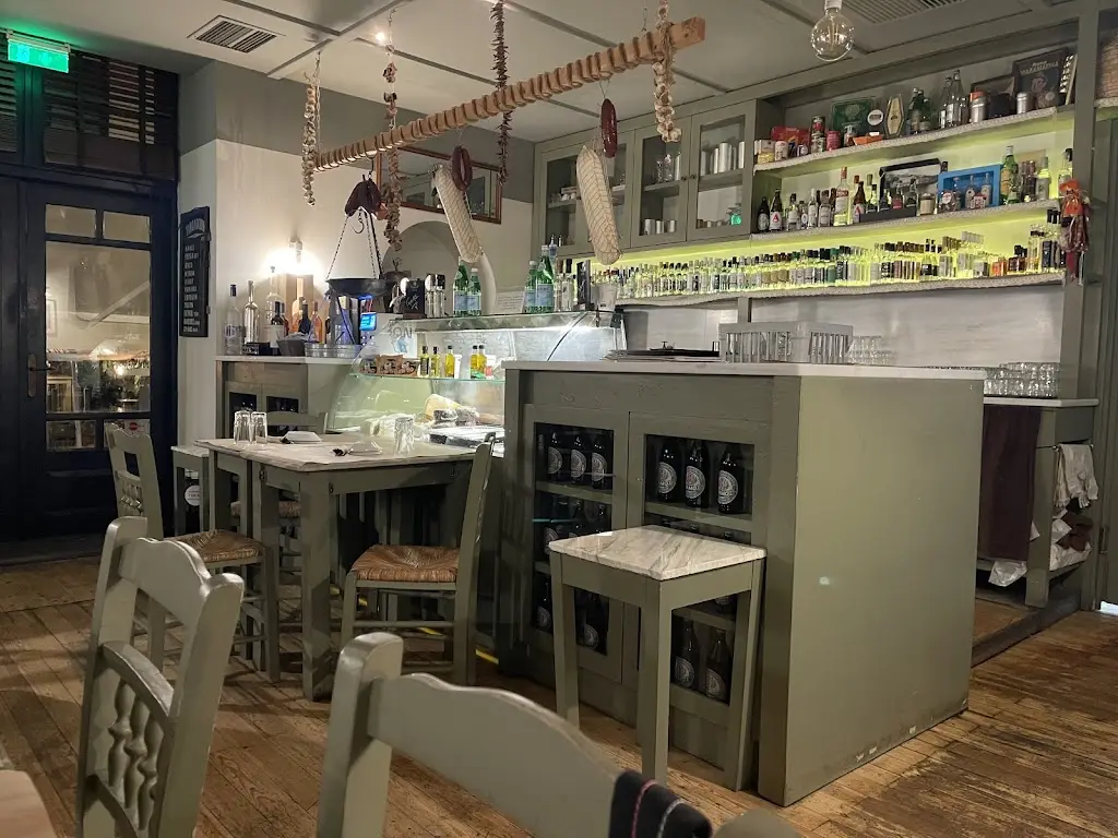 GAKIAS Tavern Restaurant in Néa Erythraía