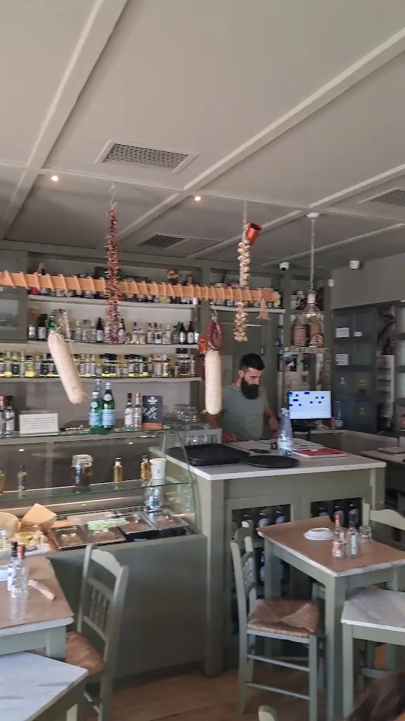 GAKIAS Tavern_Néa Erythraía_slider_image_2