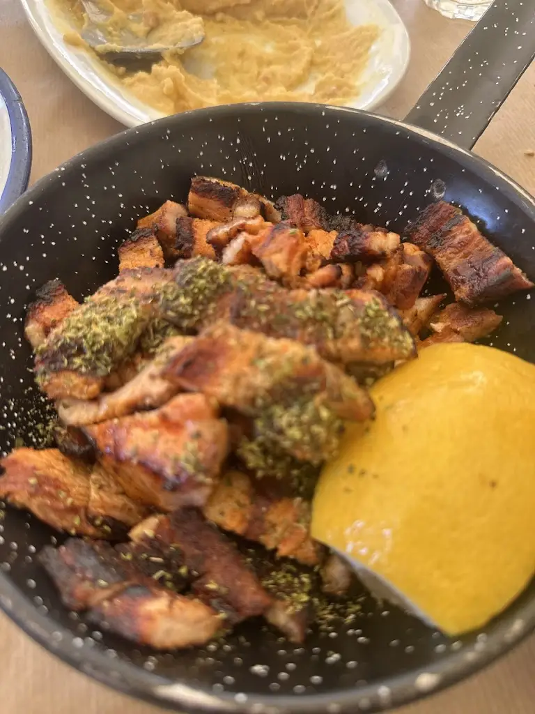 GAKIAS Tavern_Néa Erythraía_slider_image_3