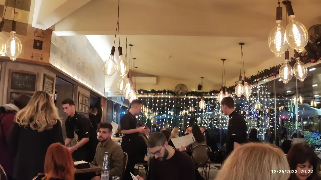 Σπύρος Καραντζάς_pastabar_Néa Filadélfeia_review