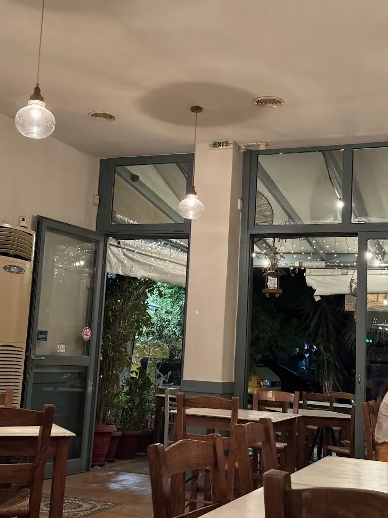 Demek Tavern_Néa Filadélfeia_slider_image_3