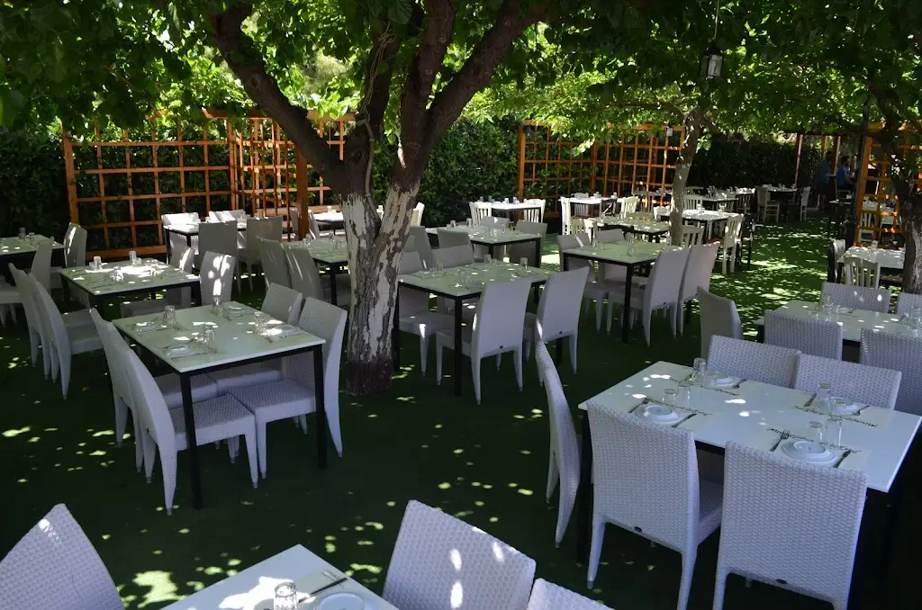 Barba Alexis_Néa Chalkidóna_slider_image_1