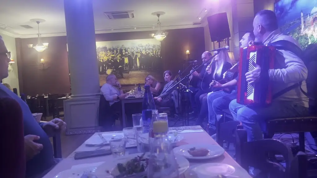 Osnat Ashur-Fabian_ΠΕΡΑΝ το καφέ αμάν της πόλης_Néa Chalkidóna_Bewertung