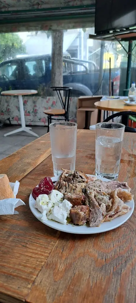 Γιάννης Οκουμούσης_Καφέ μεζεδοπωλείο Το Ξηρόμερο_Néa Chalkidóna_Bewertung