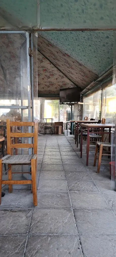 Καφέ μεζεδοπωλείο Το Ξηρόμερο_Néa Chalkidóna_slider_image_1