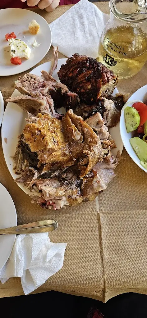 Καφέ μεζεδοπωλείο Το Ξηρόμερο_Néa Chalkidóna_slider_image_2