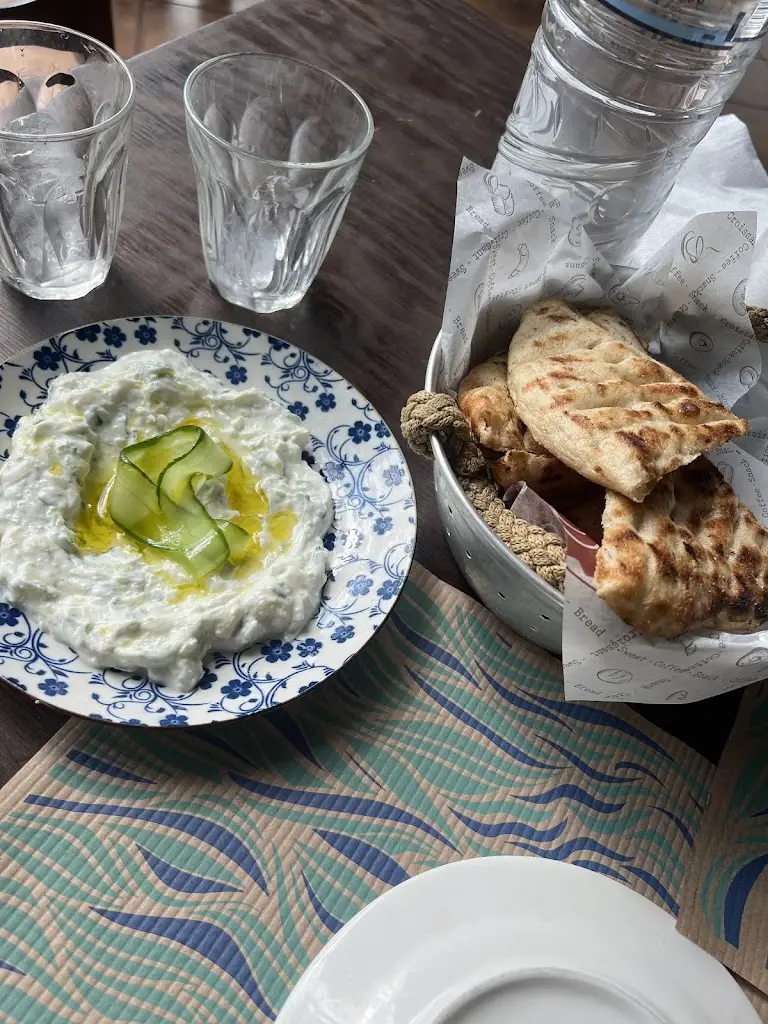 Alison Broadbent_Faros Meet_Néa Mákri_Bewertung