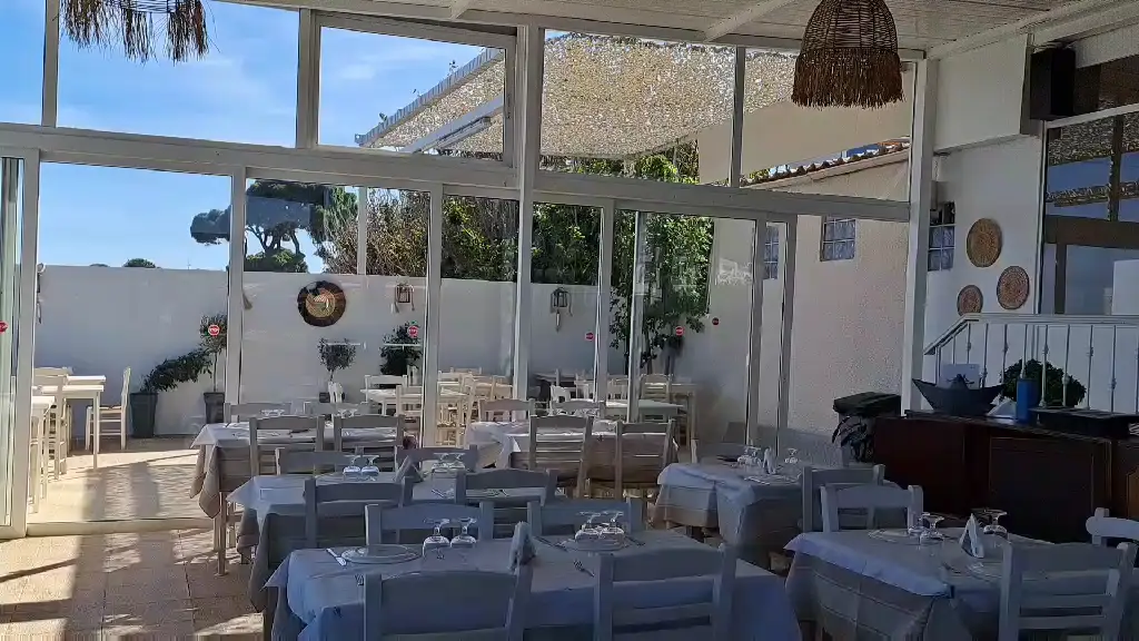 Isalos Seaside Restaurant_Néa Mákri_slider_image_2