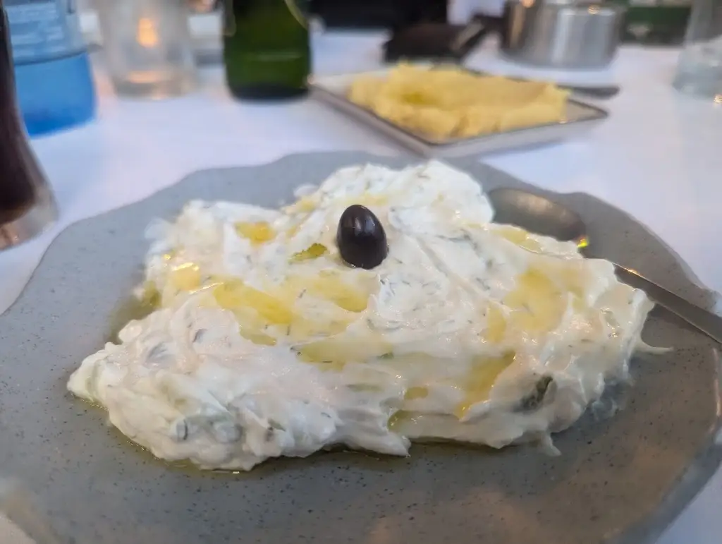 Julian_ARMELLADA Taverna_Néa Mákri_avis