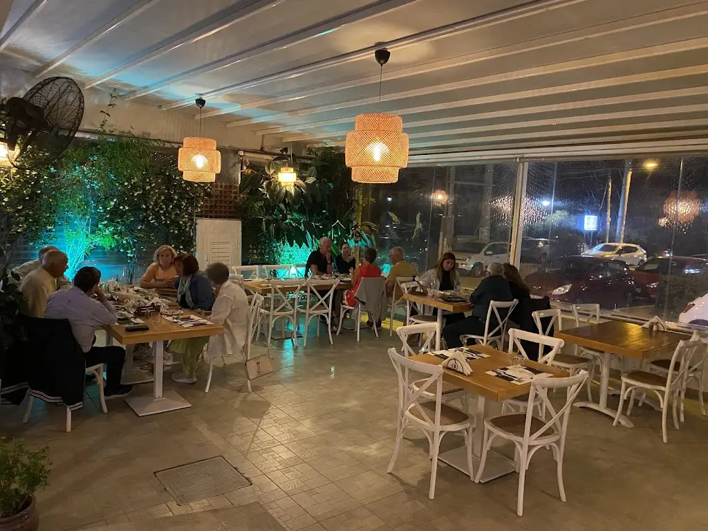 Efessos Anatolitiki Kouzina Restaurant in Néa Mákri